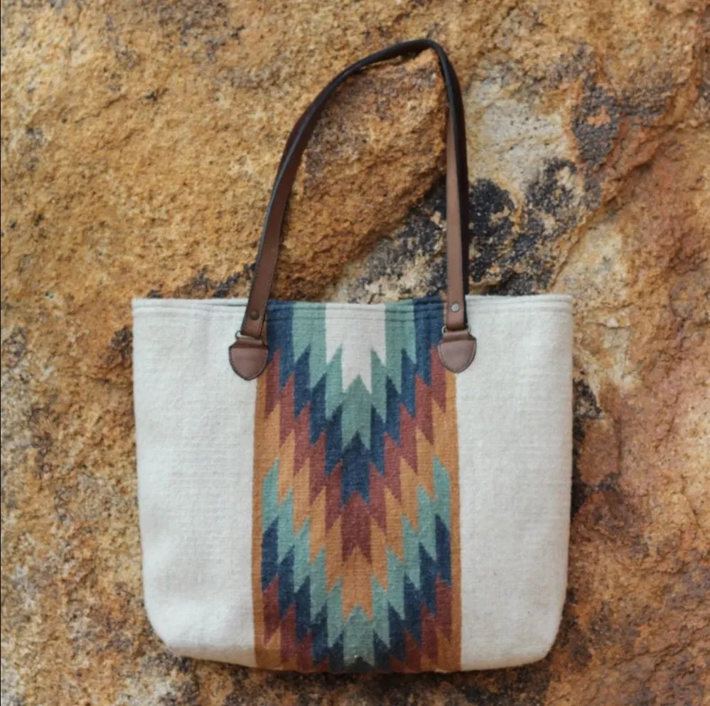 Equinox Tote