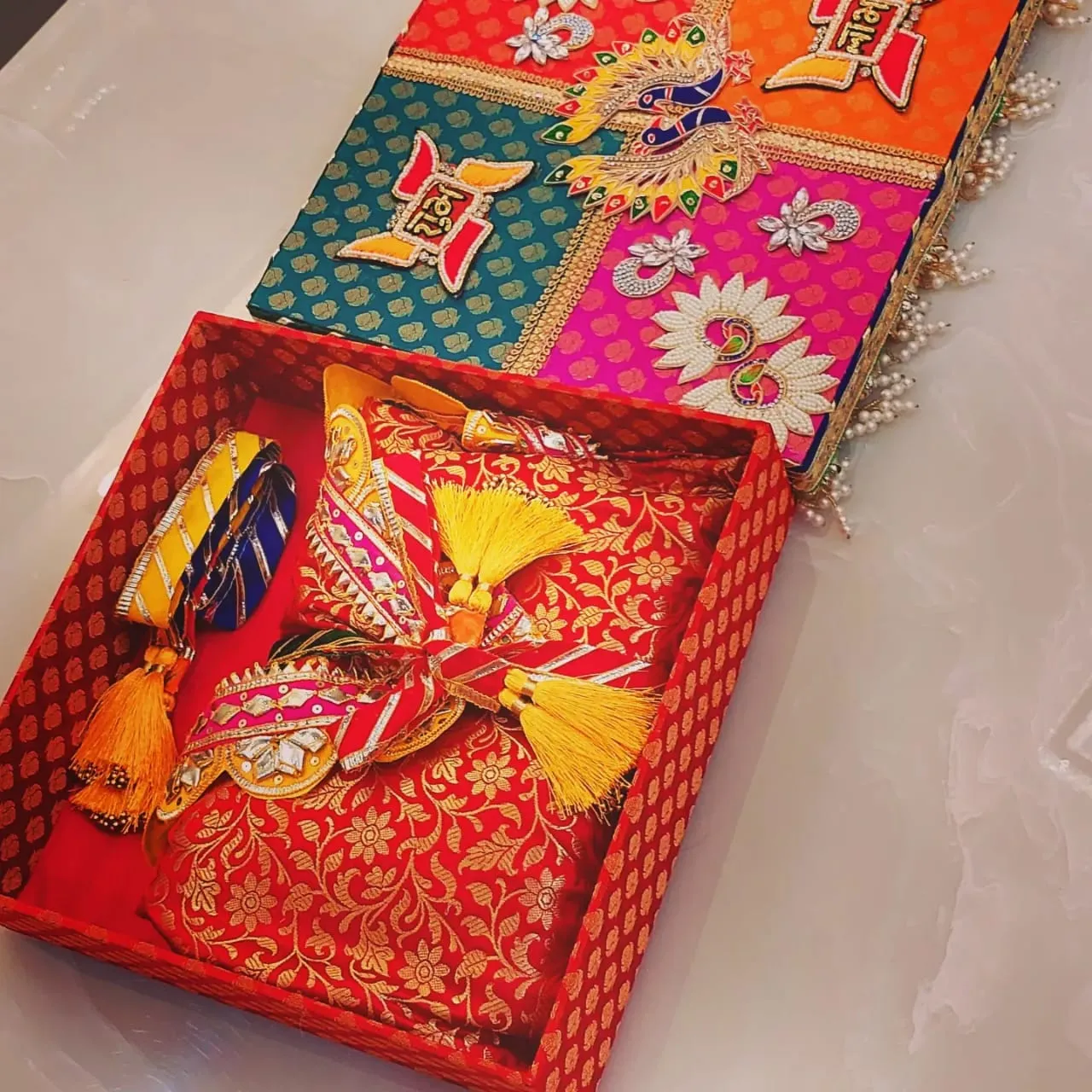 Wrapon for the Holy book Bhagvad Gita with Decorated  Box Packing-MK001HB